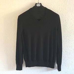 Brooks Brothers Classic V Neck 💯% Merino Wool Sweater. Black Sz L Blokecore.